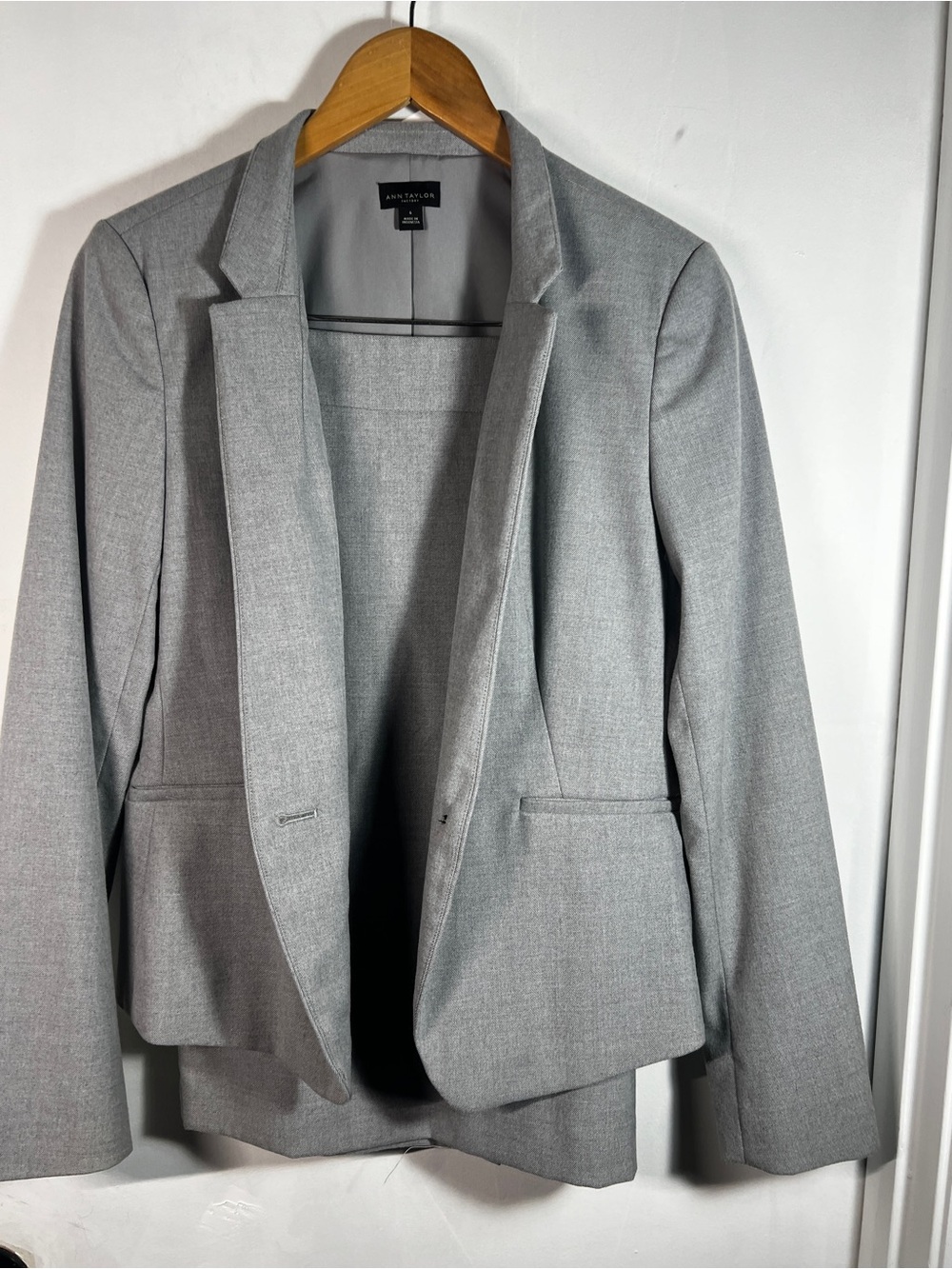 Ann Taylor 2-piece Suit
